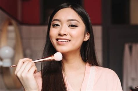 Makeup Bebas Kilap Dan Tahan Lama Dengan Bedak Padat Di Bawah Rp