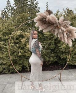 Pommeline Tillière Boezemige Getatoeëerde Belgische Babe OnlyFans Leaks FansBelgium
