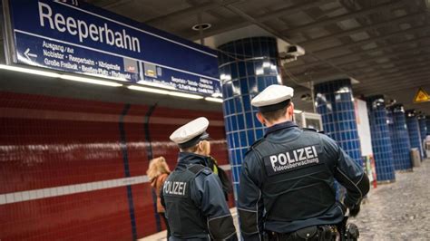 J Hriger Fl Chtet Bei Verkehrskontrolle In Hamburger S Bahn Tunnel