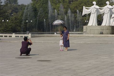 Mansudae Fountain Park | North Korea Travel Guide - Koryo Tours