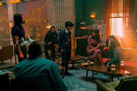 Umbrella Academy Season 2 Photos Reveal First Look At New 60s Setting