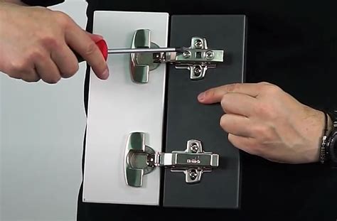 Как отрегулировать доводчик на кухонном шкафу hettich