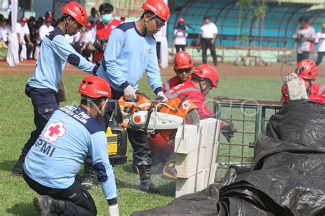 Simulasi Penanganan Bencana Di Malang ANTARA Foto