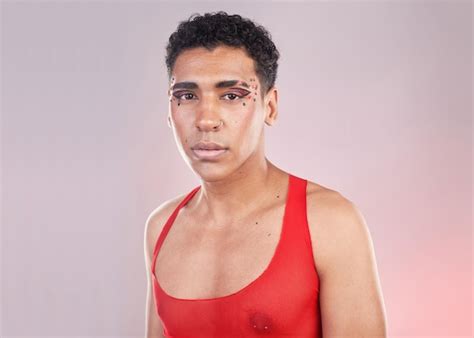 Maquillaje De Moda Con Retrato De Hombre Gay Para La Libertad Gen Z Y Dise O Est Tica Creativa Y