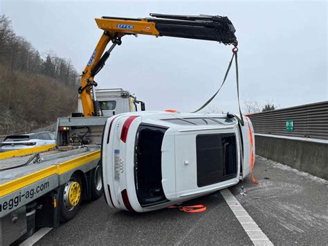 Unfall A Boningen So Suv Lenker Ger T Heftig Ins Schleudern