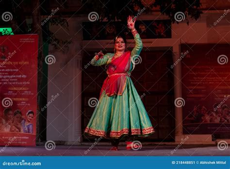 Bharatanatyam Dance At Chariot Festival Editorial Image | CartoonDealer ...