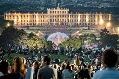 Vienna Big Bus City Highlights Night Tour With Live Guide In Vienna