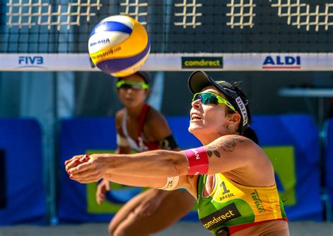 Duplas brasileiras do vôlei de praia concordam adiamento da