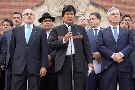 El expresidente boliviano Carlos Mesa se enfrentará a Evo Morales en