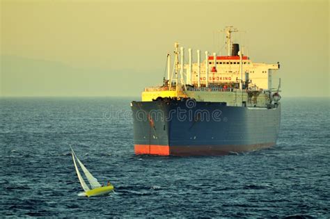 Het Schip Van Het LNG Stock Afbeelding Image Of Energie 16765771