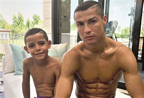 Cristiano Ronaldo Emocionado No Anivers Rio Do Filho Mais Velho O Pai