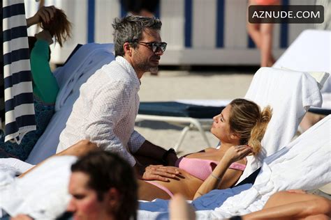 Cristina Marino Shows Off Her Baby Bump And All Of Her New Curves In A Pink Bikini On The Beach