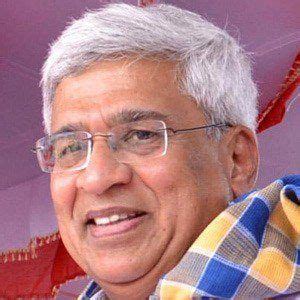 Prakash Karat - Age, Family, Bio | Famous Birthdays