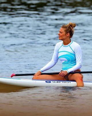 LeAnn Rimes Shows Off Her Ass Camel Toe In Bikini Bottom While Paddle