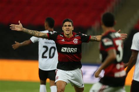 Pedro Faz Dois Flamengo Vence O Athletico Pr E Vai às Quartas Da Copa