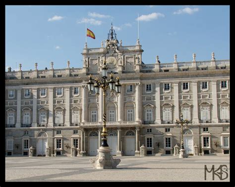 Spain - Capital - Traveling Rockhopper