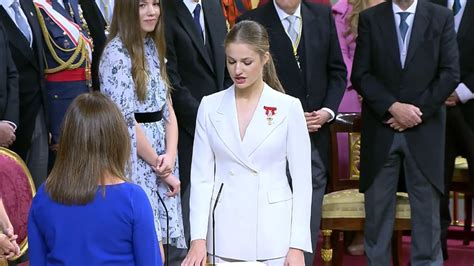 La Princesa Leonor Jura La Constitución Ante Las Cortes Generales Juro Desempeñar Fielmente