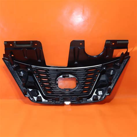 Nissan Rogue Grille Tg A Oem