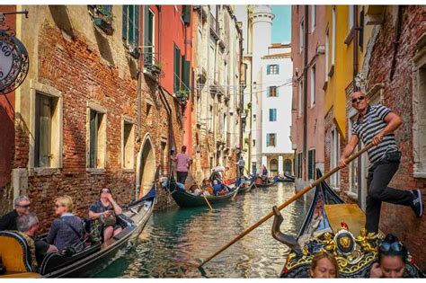 Venice Gondola Tour: 30-minute Fantastic Venice Gondola Tour Experience