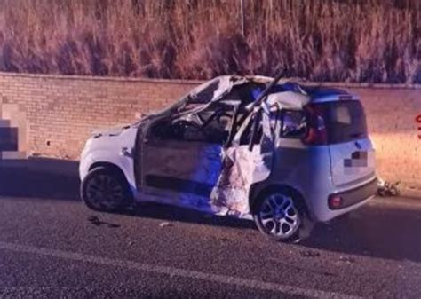 Matera 17enne Guida Senza Patente E Si Schianta Contro Un Albero