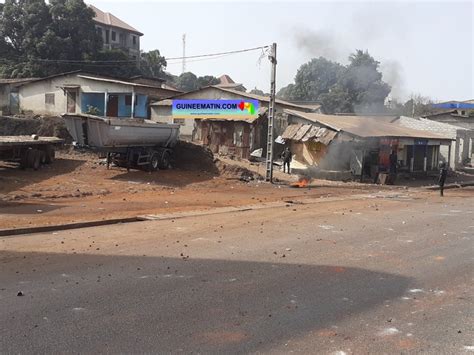 Manifs du FNDC à Conakry jeunes et forces de lordre saffrontent à