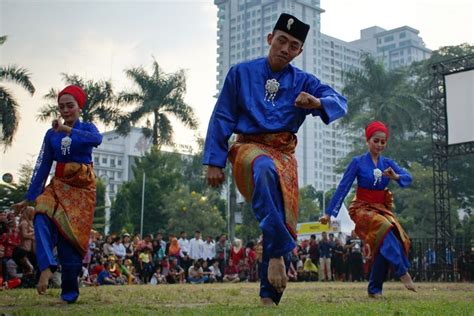 Tari Zapin: Sejarah, Makna, Gerakan & Propertinya