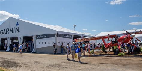 Record Crowds Descend On Eaa Airventure Oshkosh Garmin Blog