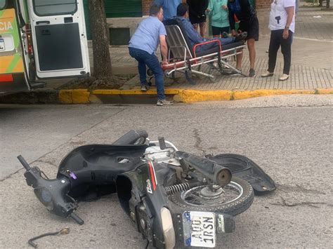 Un Hombre Golpeado Tras Encontronazo Entre Moto Y Auto Video Lu