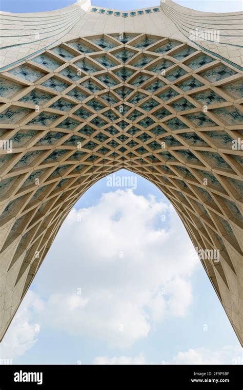 Azadi Tower Teheran Fotos Und Bildmaterial In Hoher Aufl Sung Seite