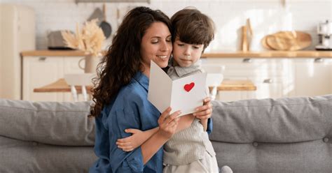 Heartwarming Mom Birthday Card Ideas To Show Your Love