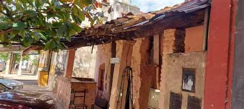 Antigua casa va cediendo al paso del tiempo ordenanza de protección