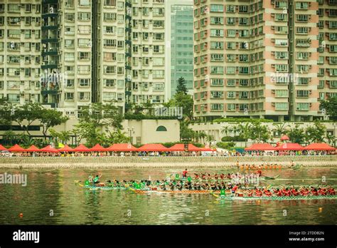 Dragon Boat Racing In Hong Kong Stock Photo Alamy