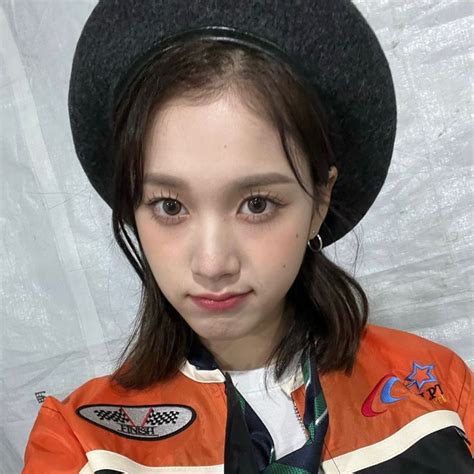 Jang Ye Eun J Stayc Selca Icon Pfp Kpop Riding Helmets Divine