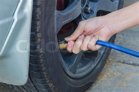 how to fill up a car tire