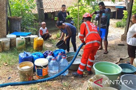 Pmi Bekasi Salurkan Ribu Liter Air Untuk Warga Terdampak Kekeringan