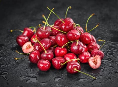 Premium Photo Fresh Cherries Closeup Shot Selective Focus