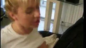 Une MILF française bouffe du cul Porn