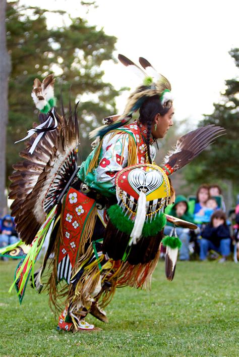 Ojibwa Tribe Pow Wow Mens Dance Amy Puzia Flickr