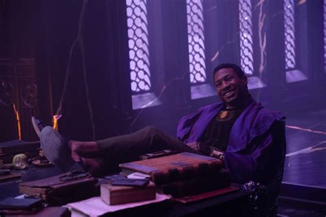 loki jonathan majors arrives   season  finale    remains