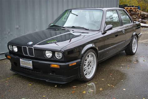 Bmw E30 325i With Black Spoke Wheels