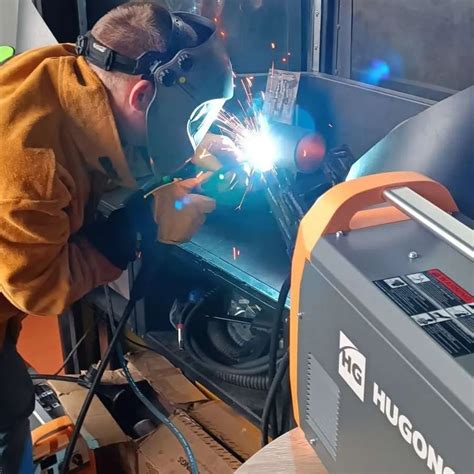 Hugong Extremig 200W III сварочный полуавтомат инверторный ...