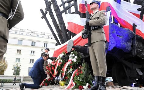 Premier Upami Tni Ofiary Sowieckiej Agresji Na Polsk