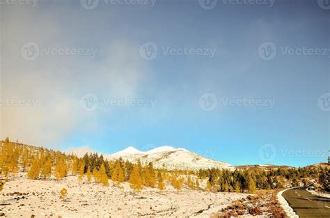 Snowy mountain landscape 21535309 Stock Photo at Vecteezy