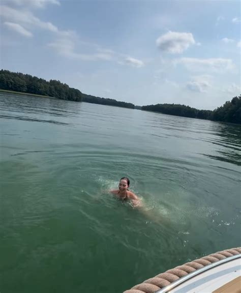 Mery Spolsky szaleje w bikini na łódce Pudelek