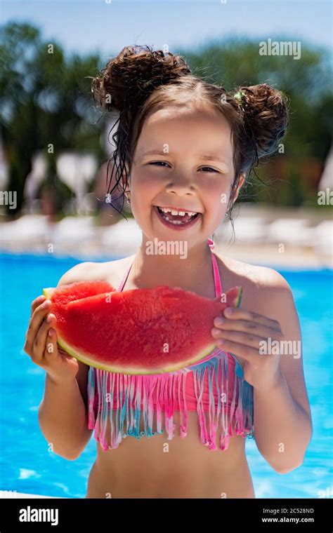 Portr T Von M Dchen Am Strand Bikini Fotos Und Bildmaterial In Hoher Aufl Sung Seite Alamy