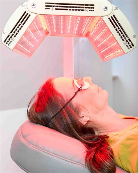 Dermatologie Dr Friedl Led Lichttherapie Mit Medisol Lampe