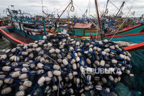 Nelayan Banten Diimbau Waspada Gelombang Tinggi Empat Meter Republika