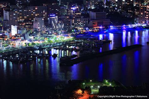 色鮮やかなビーチが美しい！熱海の夜景と花火がコラボする「熱海城」 夜景fanマガジン