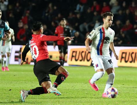 Colón recibe a Argentinos Juniors con el objetivo de ganar para salir