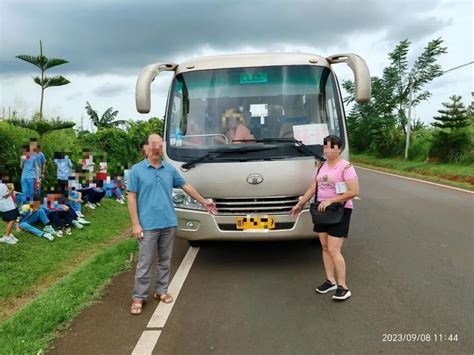 临高一客车核载19人实载50人多数为在校学生